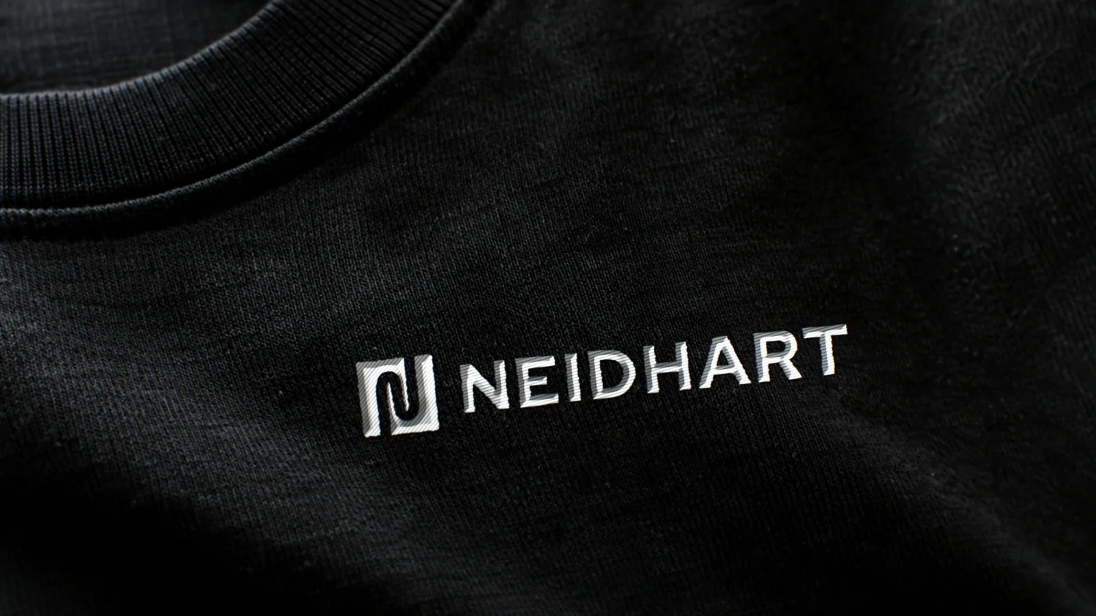 Detail: Stick auf dem T-Shirt