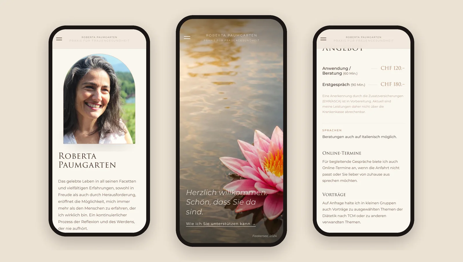Website auf drei Smartphones: Porträt, Startseite und Angebot